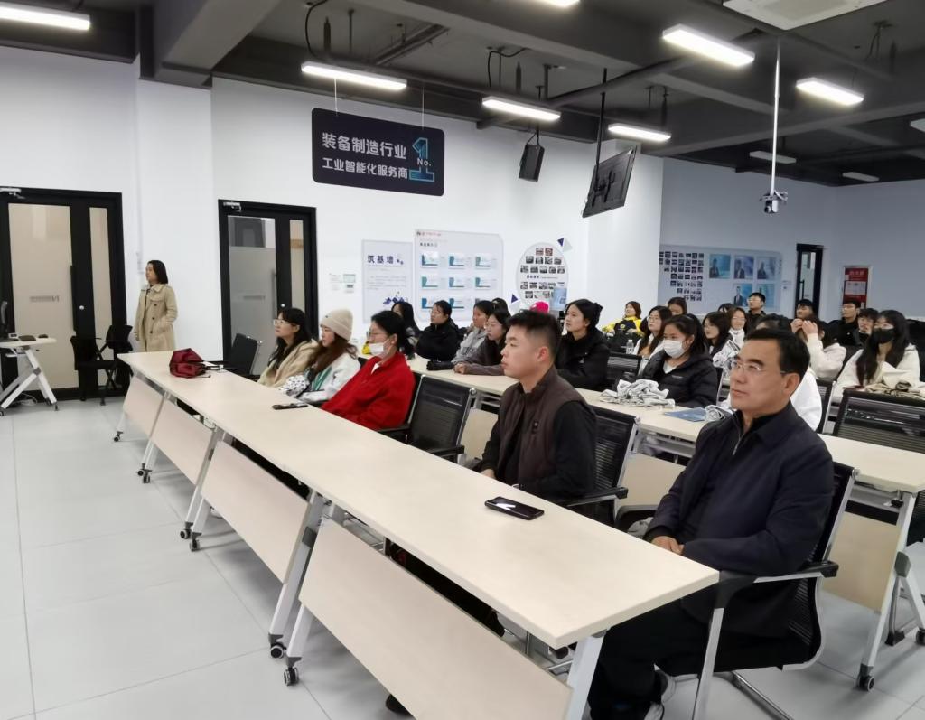 深化校企合作，助力畢業生實習就業——財經學院組織畢業生赴煙臺開發區參觀實習